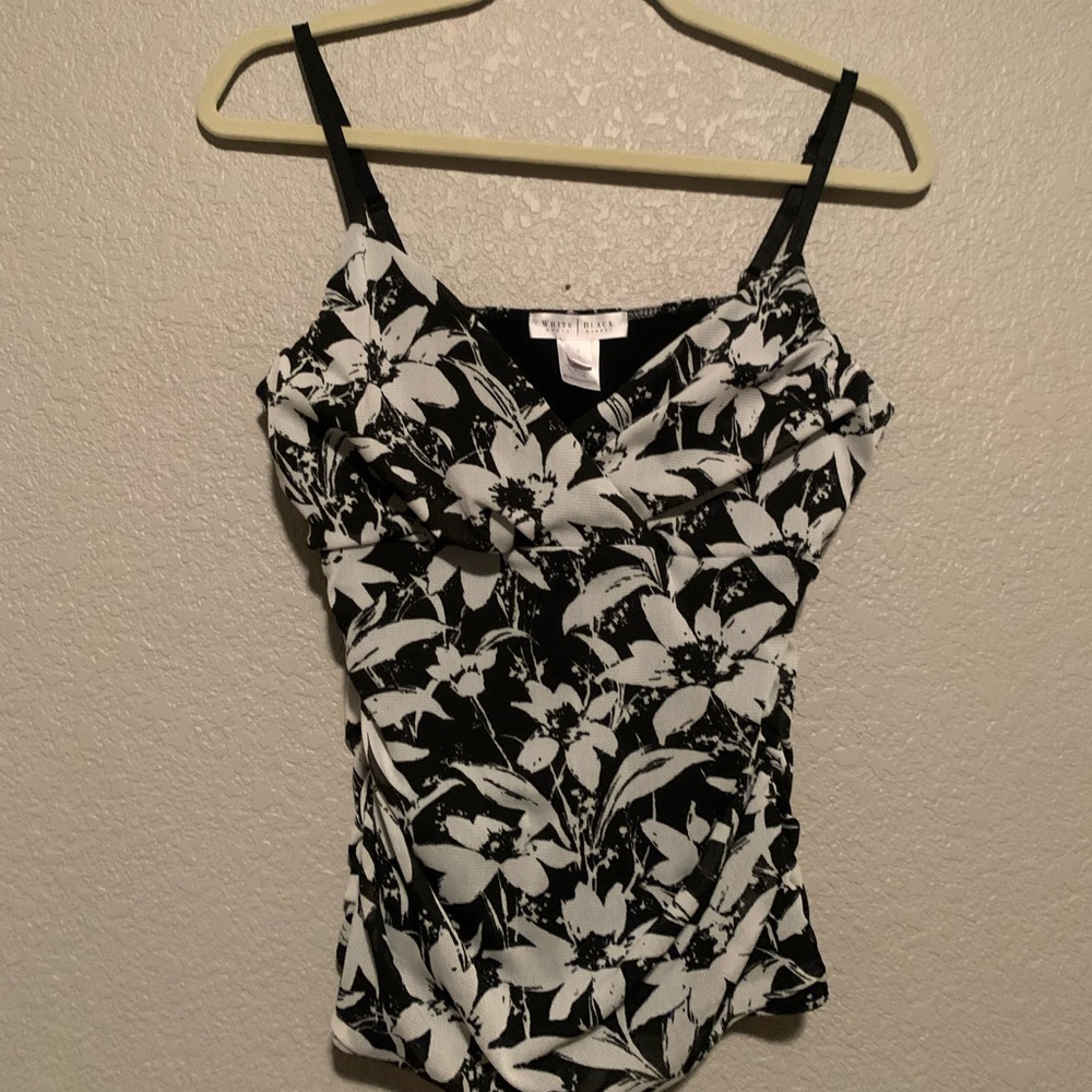 White House a black Market, Large floral print black and white
